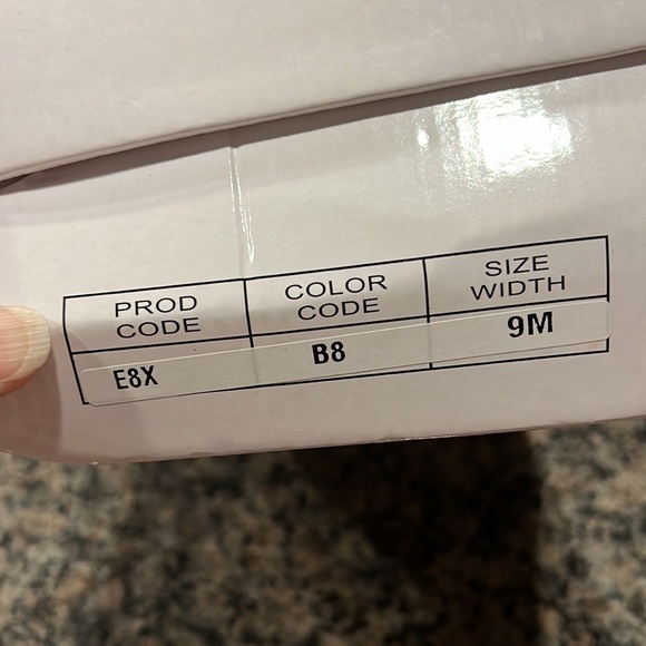 NWT Salon Studio Low Heels 👠 - Picture 6 of 6